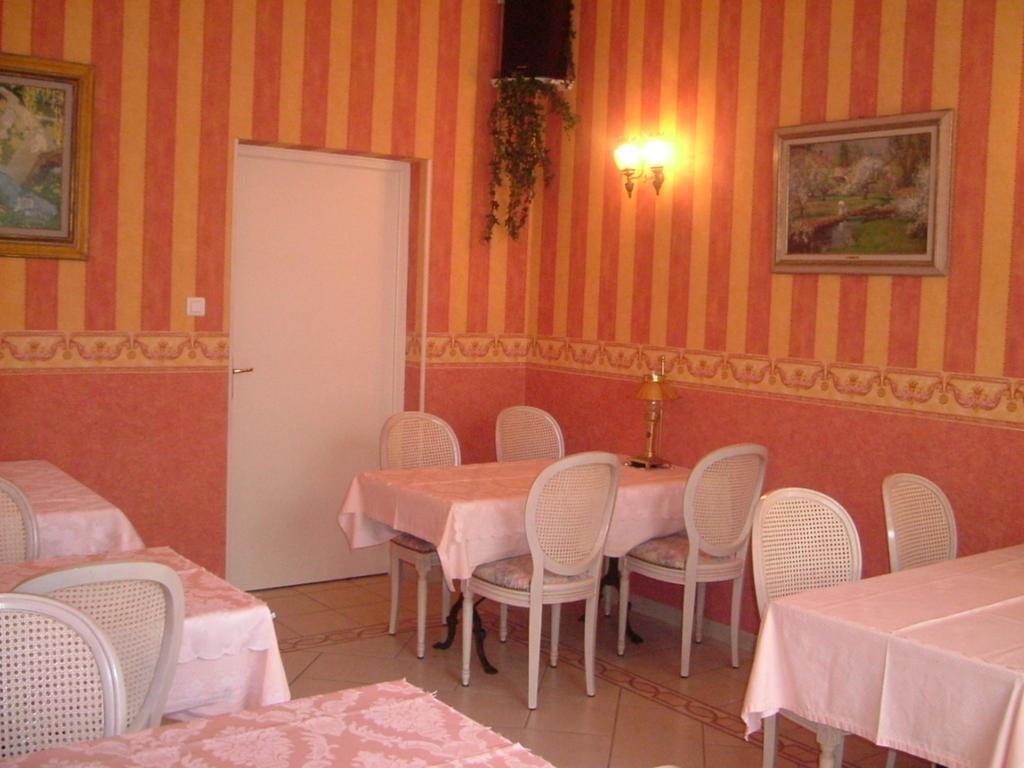 Hotel Le Clos Du Montvinage Étréaupont Exteriör bild