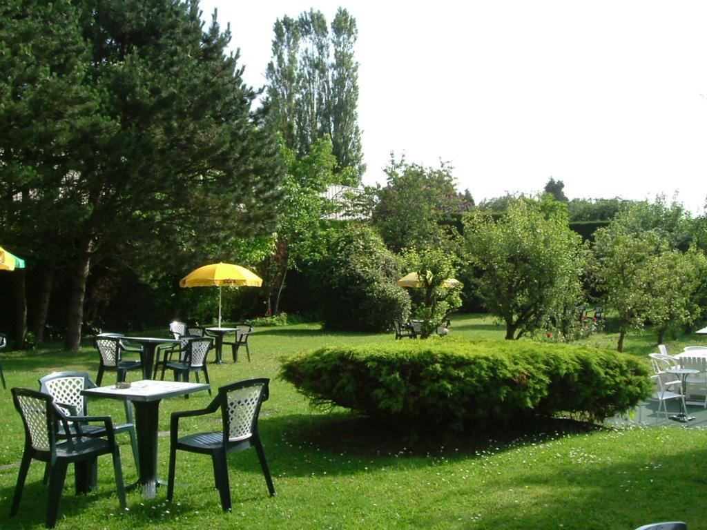 Hotel Le Clos Du Montvinage Étréaupont Exteriör bild